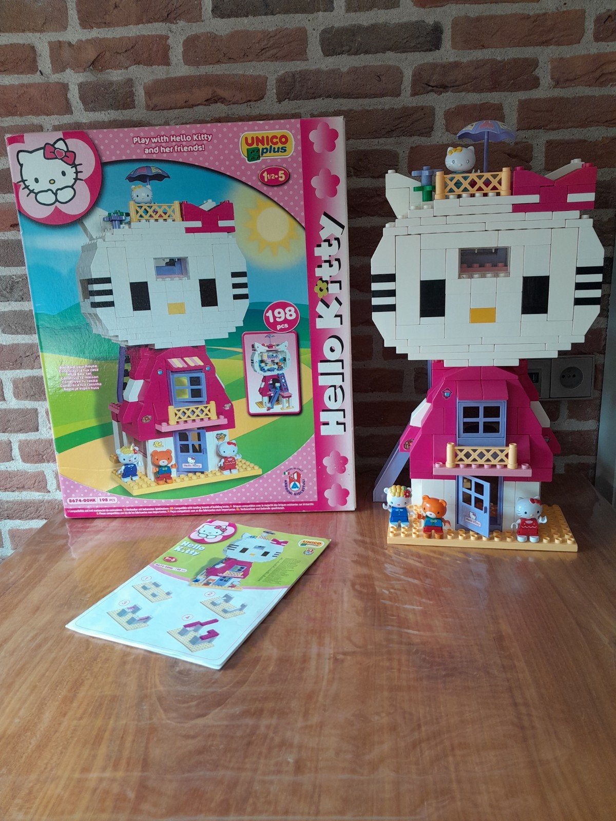 Hello Kitty poppenhuis.
Met nette doos.
Met nette handleidin, Ophalen of Verzenden, Gebruikt, Poppenhuis