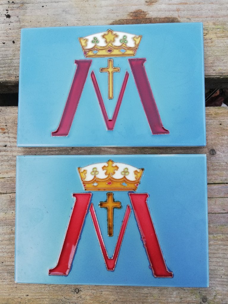 Zeldzame tegel 2x Gilliot Freres Hemiksem, kroon kruis, Ophalen of Verzenden
