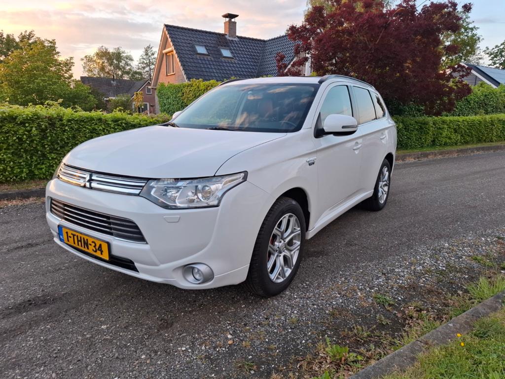 Mitsubishi Outlander 2.0 Dohc Mivec Phev 203pk 4WD CVT 5P, 1998 cc, Outlander, 4 cilinders, Wit