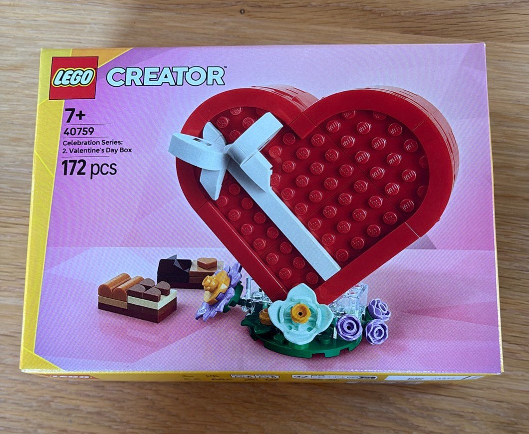 Lego Valentijnsdoosje 40759, Hobby en Vrije tijd, Taarten en Cupcakes maken, Ophalen of Verzenden, Zo goed als nieuw, Bakvorm