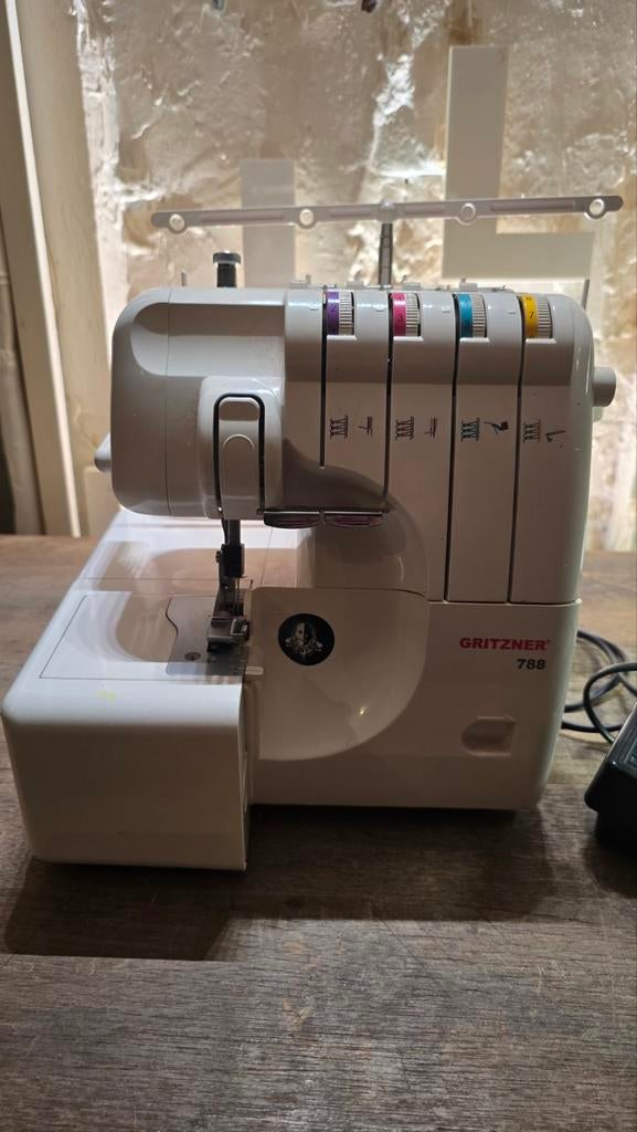 Gritzner 788 Overlockmachine, Hobby en Vrije tijd, Ophalen of Verzenden, Zo goed als nieuw, Naaimachine, Overige merken