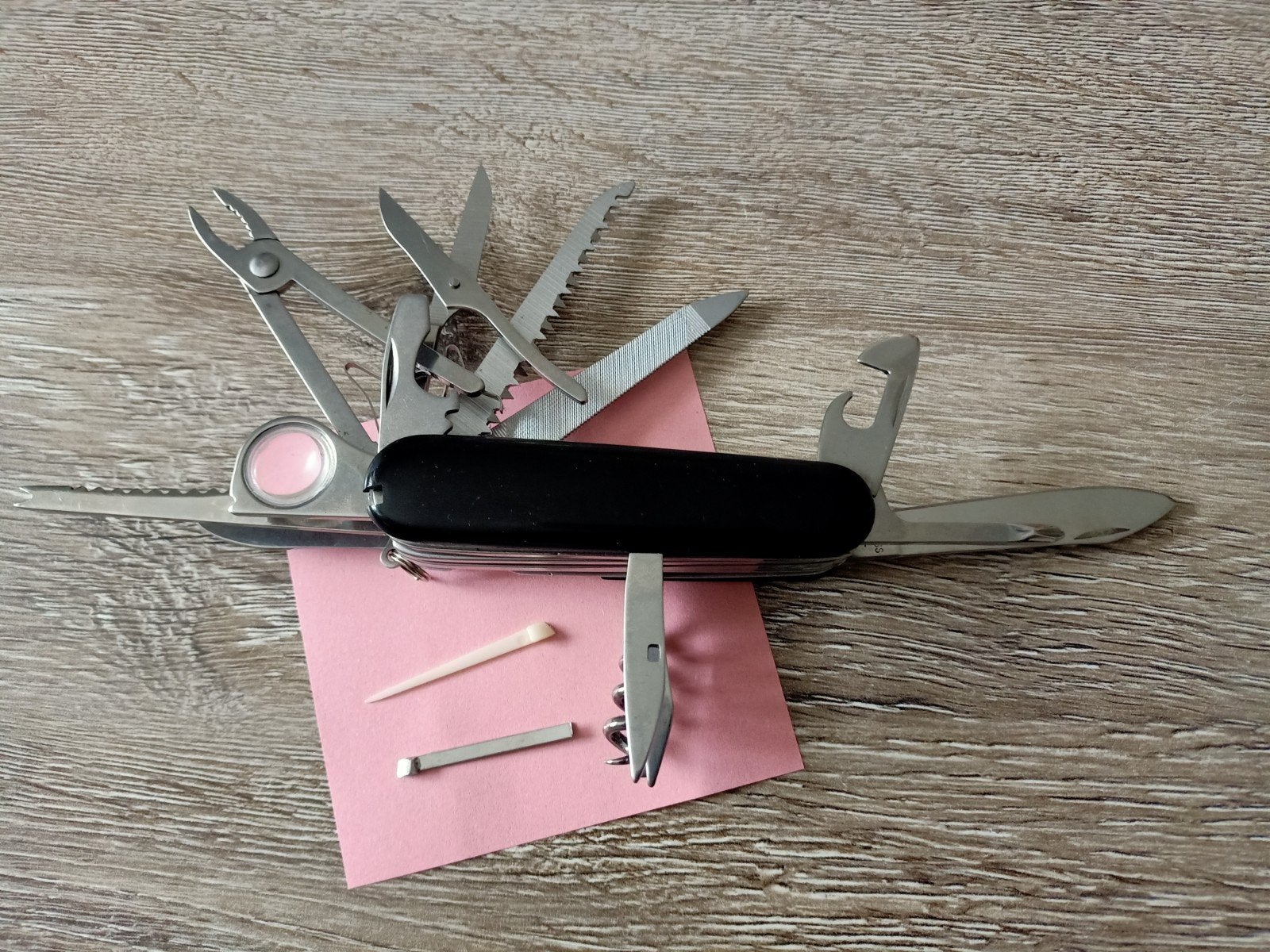 Zakmes, Multitool, Veel functies!!!!!, Verzamelen, Militaria | Algemeen, Ophalen of Verzenden, Landmacht, Nederland, Mes of Dolk
