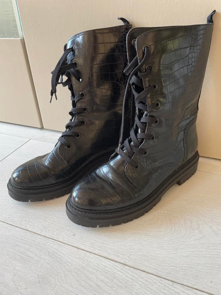 Kuithoge bikerboots/kistjes maat 42 vallen groot, glanzend, Kleding | Dames, Schoenen, Ophalen of Verzenden, Zo goed als nieuw
