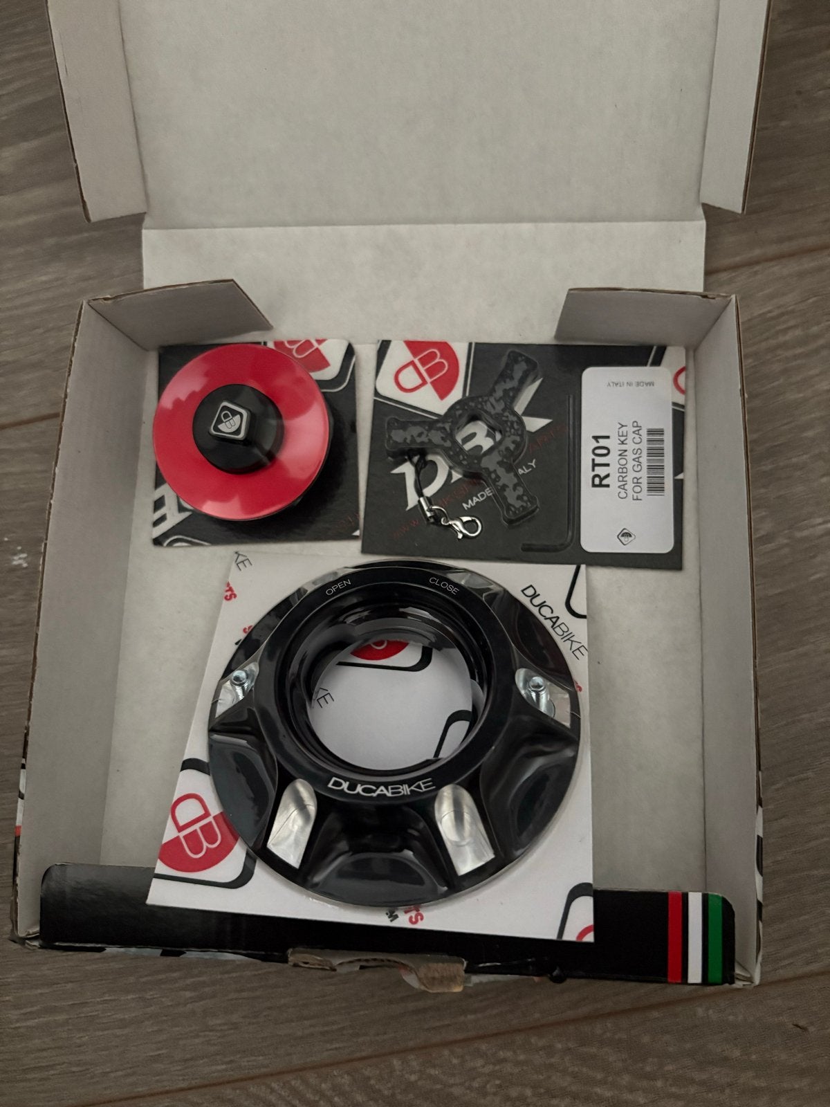 Ducabike brandstofdop zwart/rood voor Ducati hypermotard 939, Ophalen of Verzenden, Nieuw