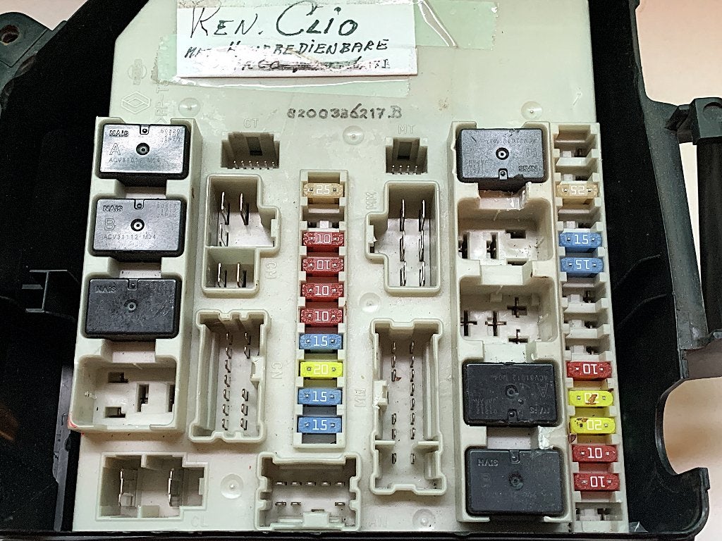 Zekering/Relaiskast Renault Clio III, Ophalen, Gebruikt, Renault