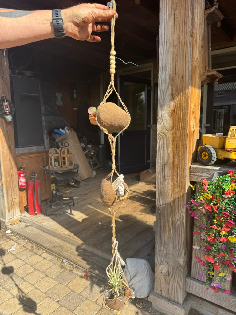 Hangende plantenhouder van kokosnoot en touw, Overige materialen, Gebruikt, Minder dan 60 cm, Ophalen of Verzenden