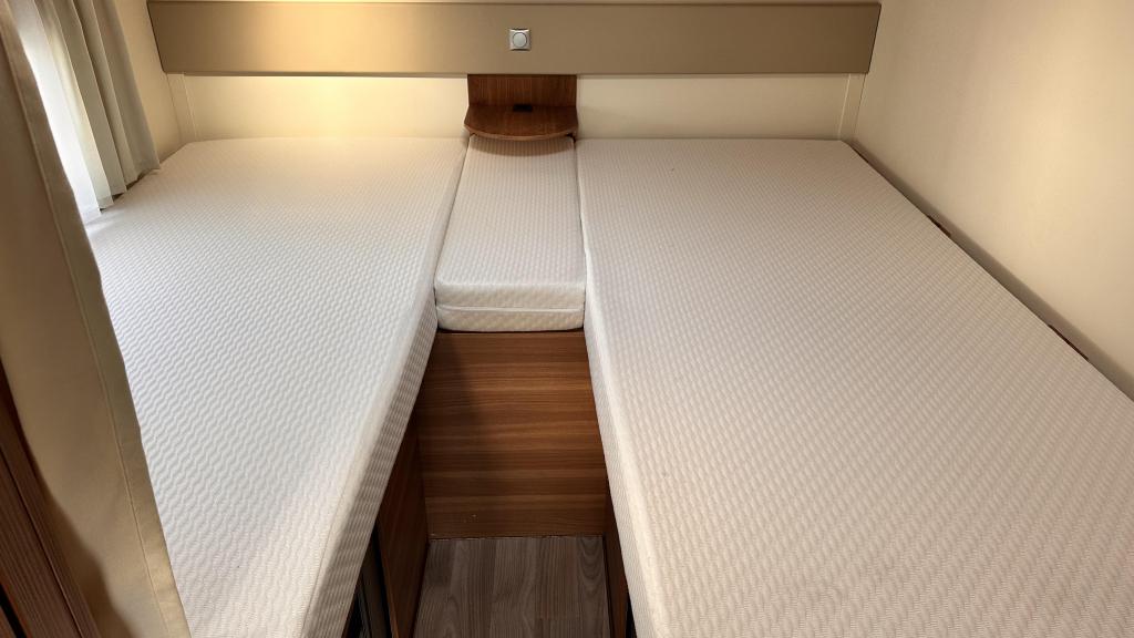 Enkele bedden| 2x Airco De Weinsberg CaraLoft 700MEG '2017, Caravans en Kamperen, Chemisch toilet, Weinsberg, Fiat, Bedrijf