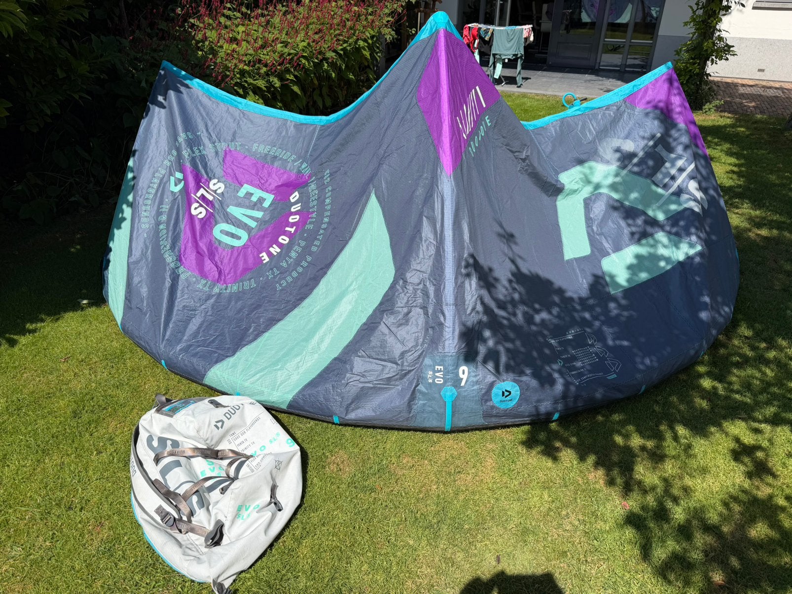 Duotone EVO SLS 2022 - 9 meter ZGAN (nieuw gekocht in 2024), Watersport en Boten, Kitesurfen, Geen board, Ophalen of Verzenden