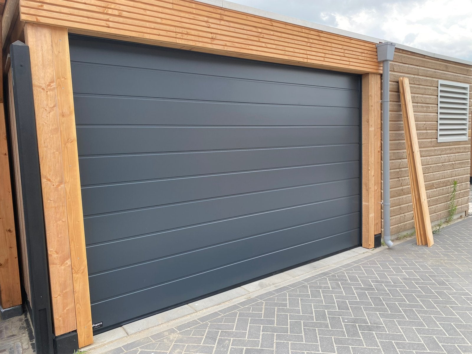 Garagedeur b222xh195 nieuw! Ral 7016, Garagedeur, Ophalen of Verzenden, Zo goed als nieuw, Info@agara.nl
