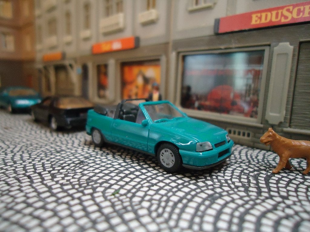 Opel Kadett E Gsi Cabrio - Herpa aquamarijnblauw, Ophalen of Verzenden, Zo goed als nieuw, Auto, Herpa