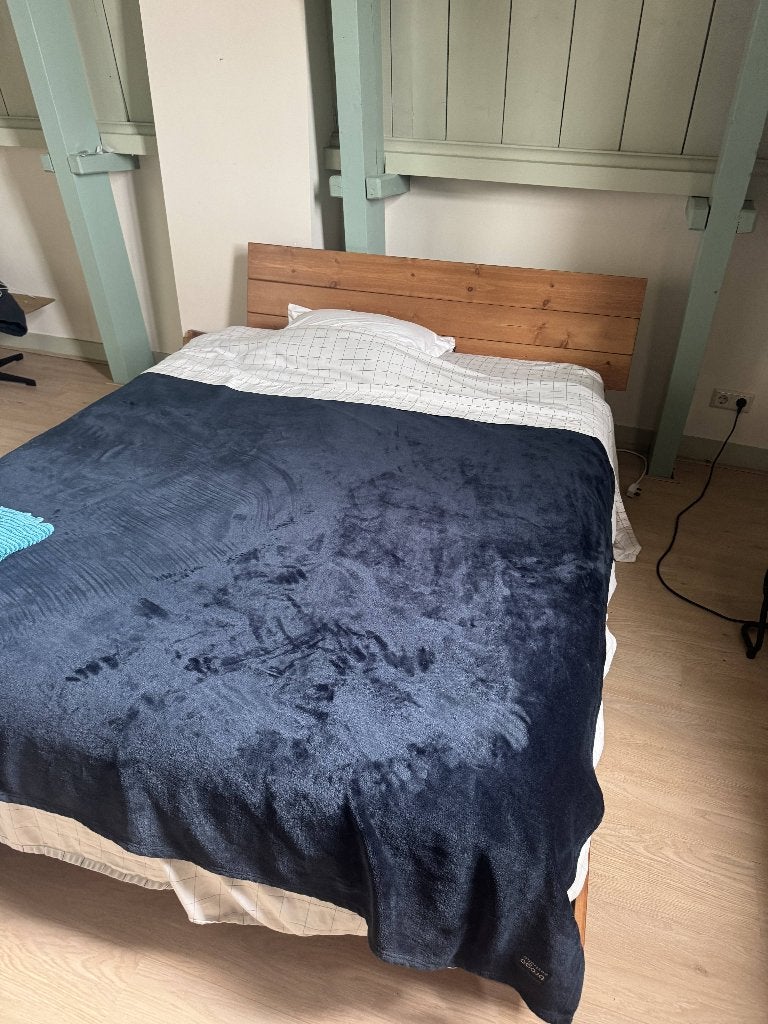 Houten Queen Bedframe – Stevig & Modern, Huis en Inrichting, Bruin, Tweepersoons, Zo goed als nieuw, 200 cm