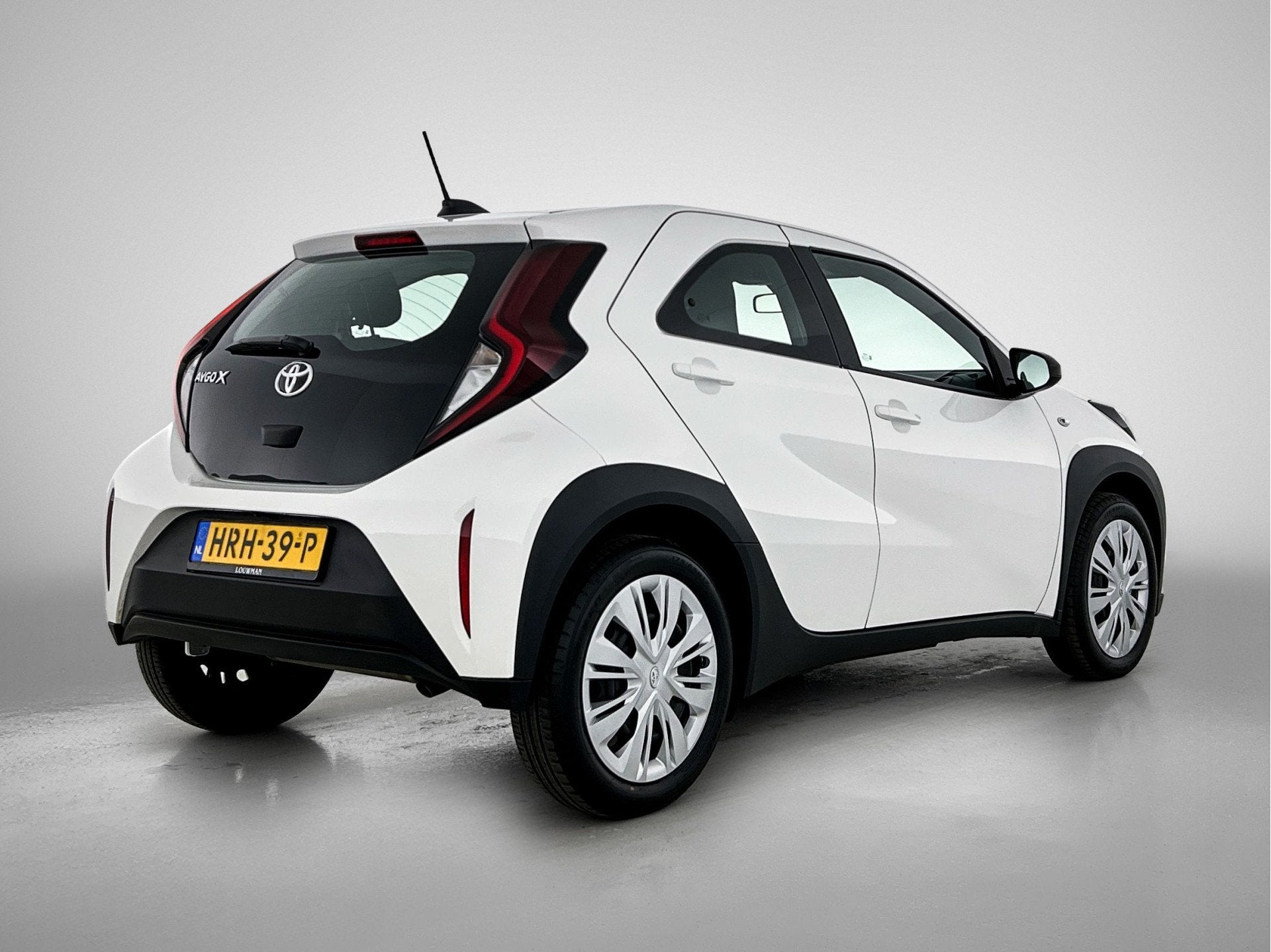 Toyota Aygo X 1.0 VVT-i MT Play | Airco | Achteruitrijcamera, 12 maanden, Stof, Gebruikt, Euro 6