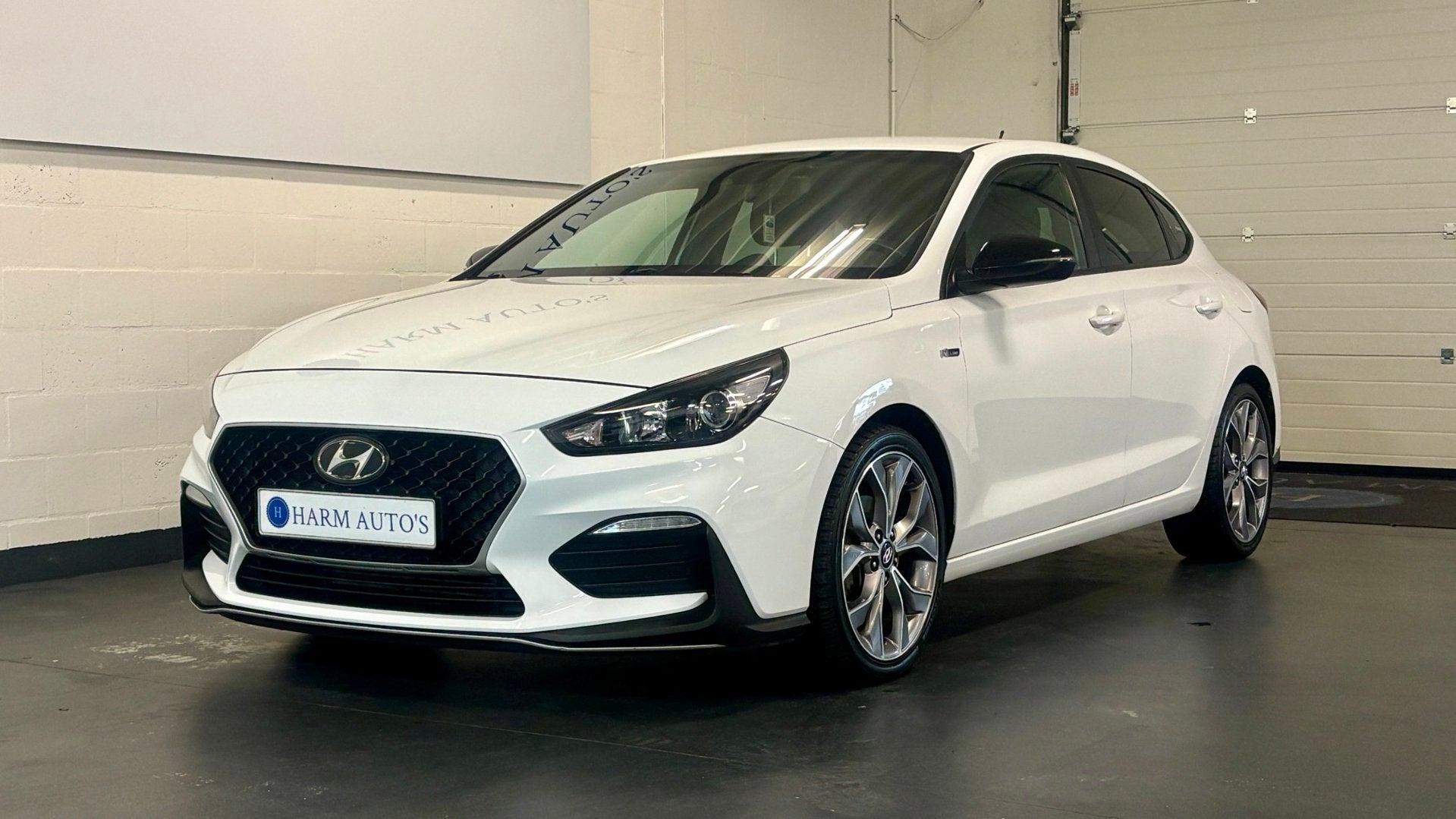 Hyundai I30 Fastback 1.4 T-GDI N Line 140pk LED / PDC / Cuis, Voorwielaandrijving, Stof, Zwart, 4 cilinders
