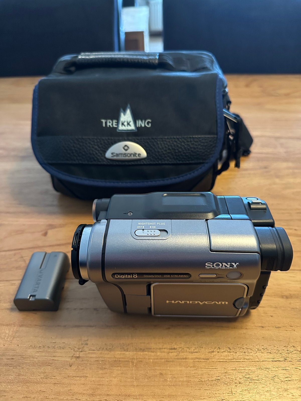 Sony TRV270E Handycam in nieuwstaat met accessoires, Audio, Tv en Foto, Mini dv, 20x of meer, Ophalen of Verzenden, Zo goed als nieuw