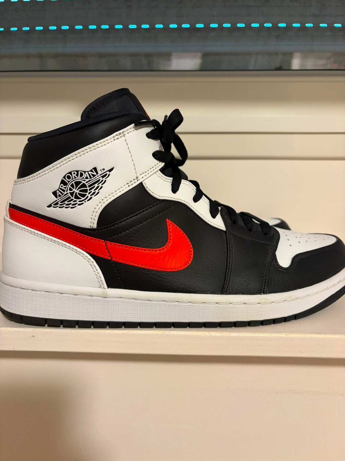 Nike Air Jordan 1 Mid Black White Red - Maat 45, Ophalen, Nieuw, Zwart, Sneakers of Gympen