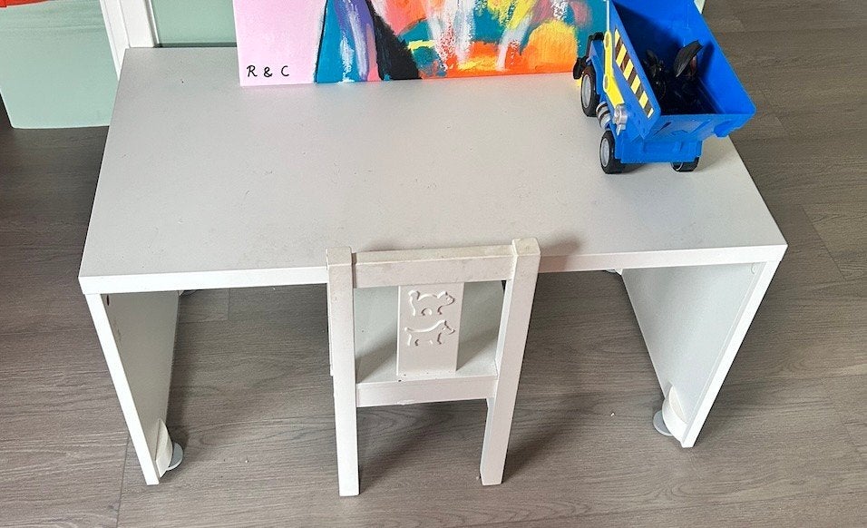 IKEA SMÅSTAD kindertafeltje met stoeltje, Ophalen, Gebruikt