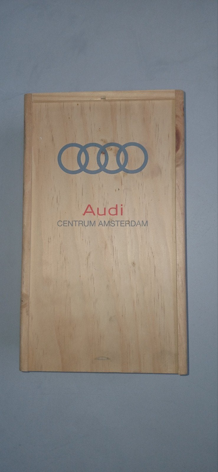 Houten kistje Audi Centrum Amsterdam 35x21x11 cm. wijnkistje, Ophalen of Verzenden, Zo goed als nieuw, Bruin, Hout
