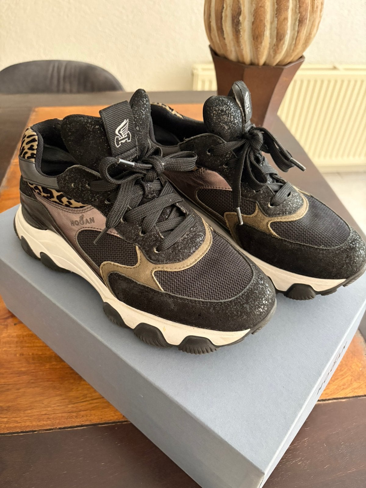 Hogan dames sneaker, Ophalen of Verzenden, Zo goed als nieuw, Sneakers of Gympen