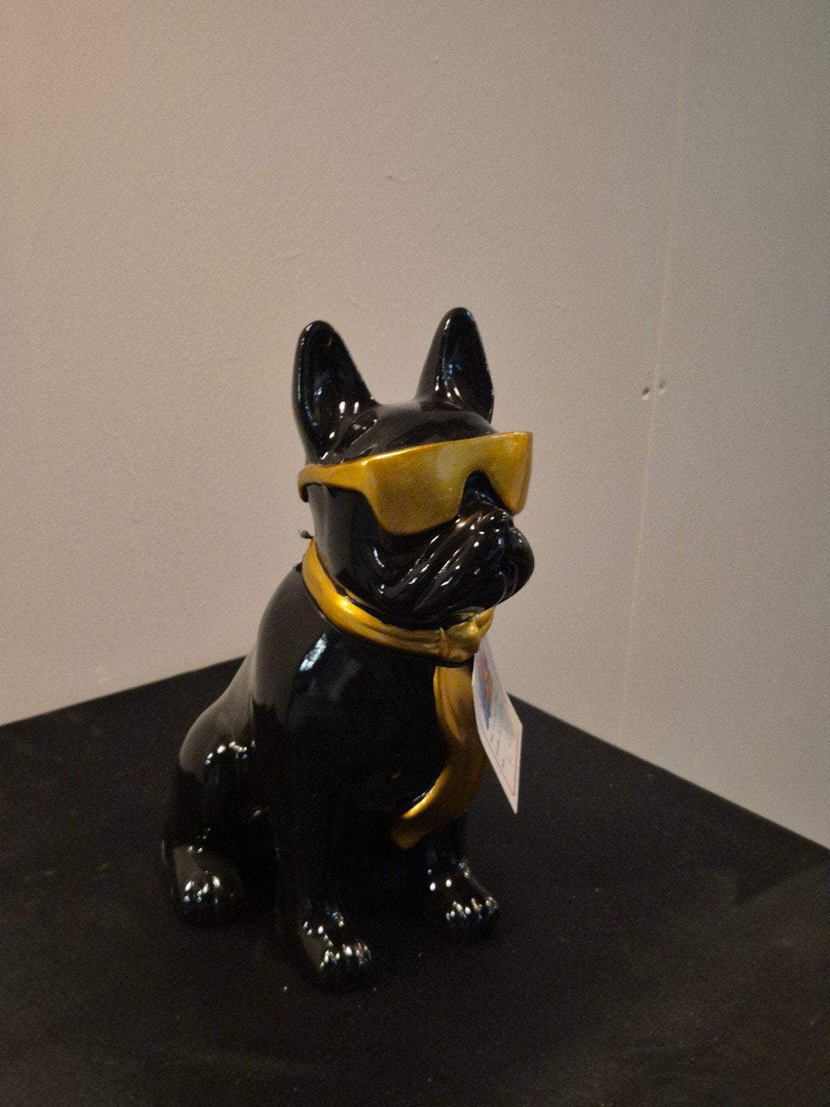 Bulldog beeldje met zonnebril en sjaal - 40cm polyester, Zwart, Niet van toepassing, Niet van toepassing, Kunststof