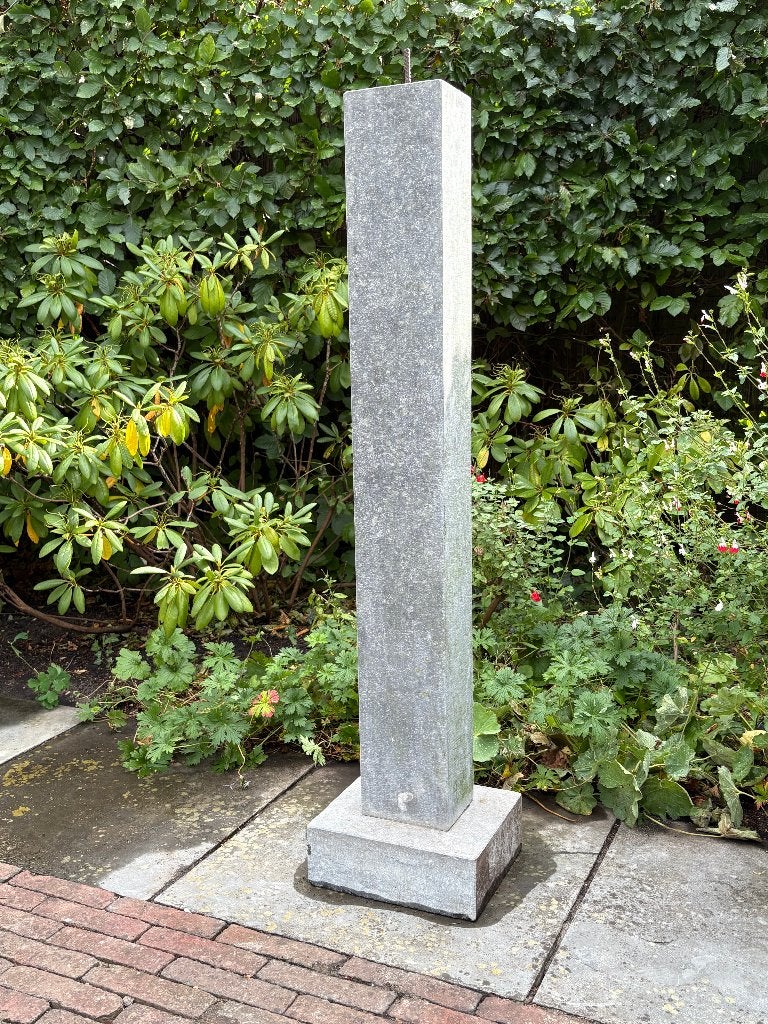 Natuursteen sokkel 120 cm voor een beeld, Ophalen, Gebruikt
