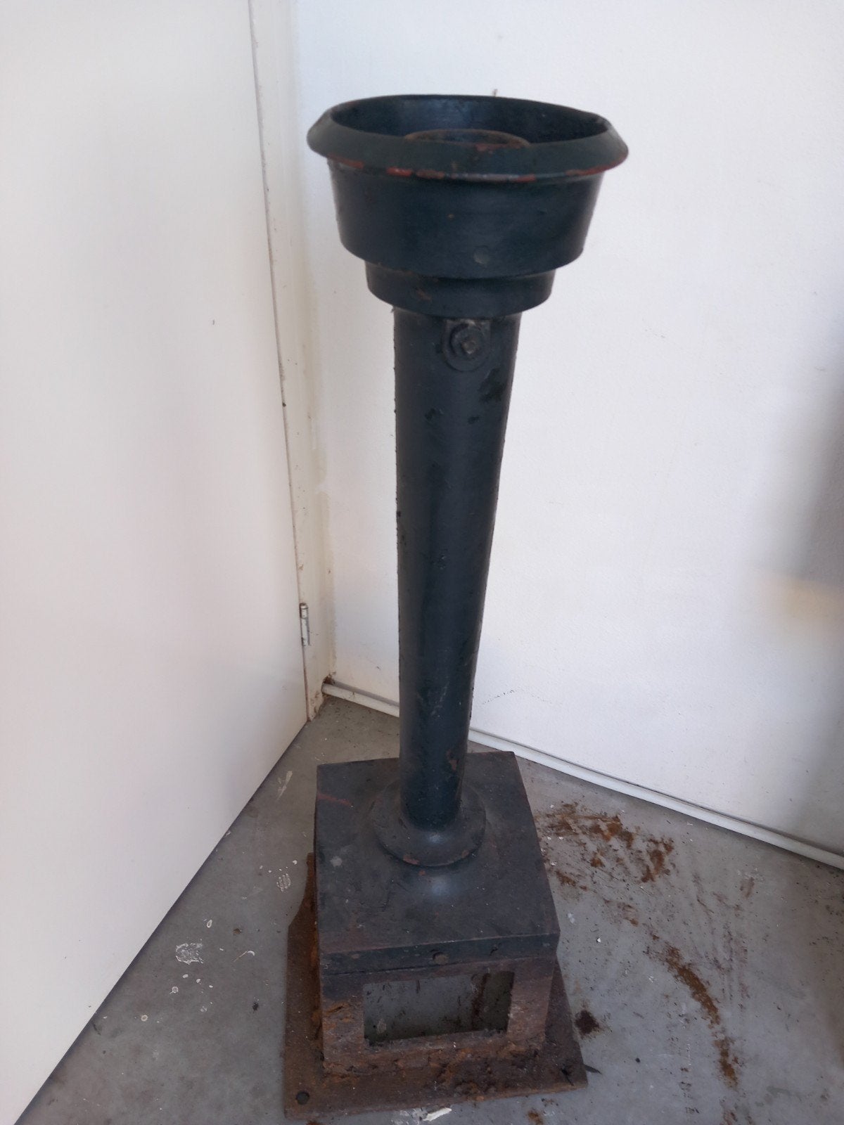 Antieke gietijzeren paal met kom - Decoratief object, Antiek en Kunst, Ophalen
