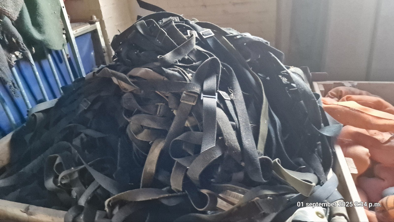 geweer riemen 2 pallets, Ophalen, Landmacht, Nederland