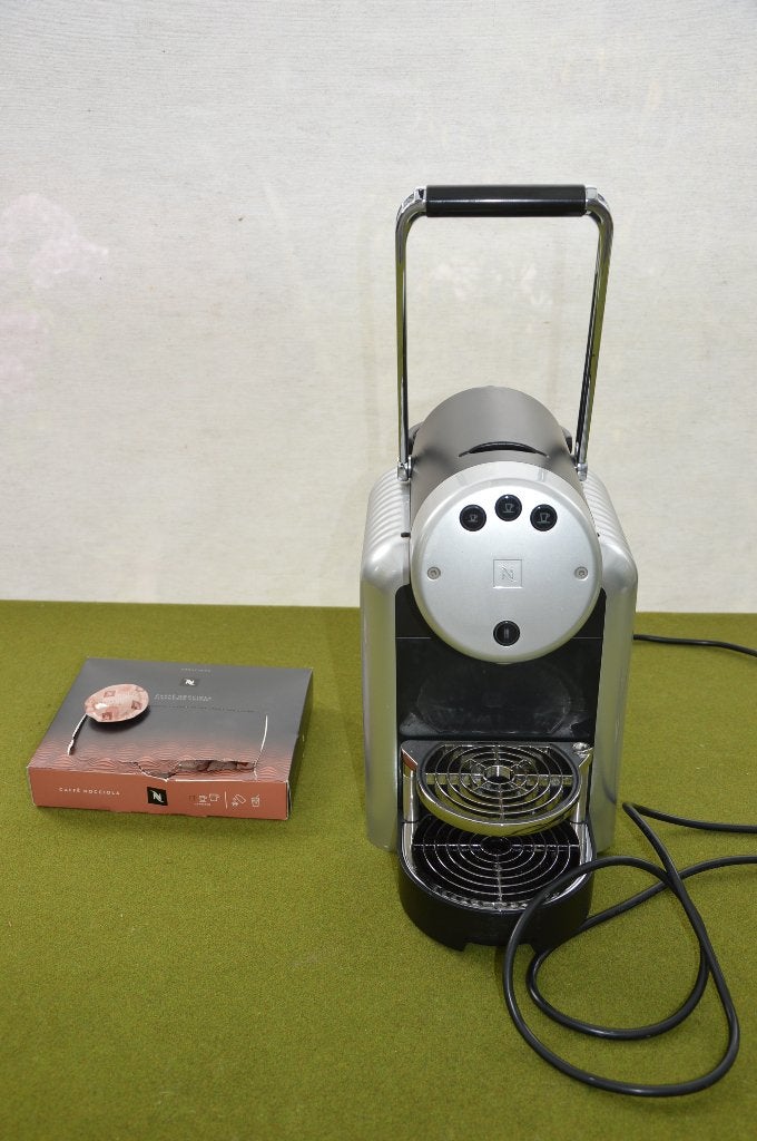 koffieapparaat Nespresso Zenius pro met doos koffie capsules, Overige typen, Ophalen, Gebruikt, Overige merken