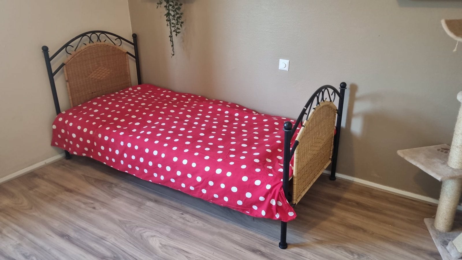 Bed, rotan. 90 bij 200 cm, Ophalen, Zo goed als nieuw, Eenpersoons, 90 cm