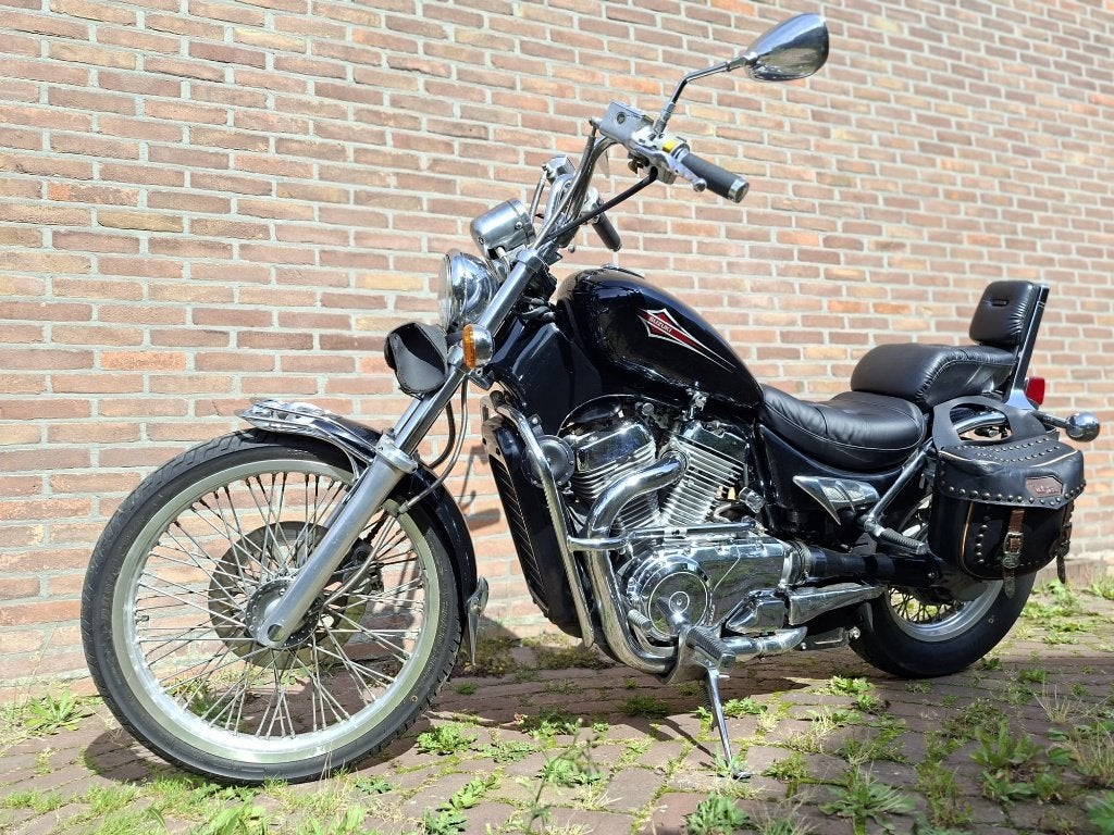Suzuki Intruder VS600, Cardan-aandrijving, 2 cilinders, Occasion, Chopper