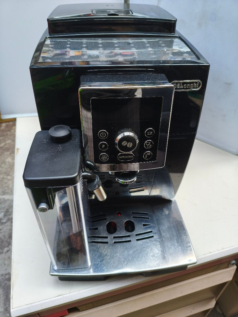 Delonghi Cappuccino ECAM23.450.B, Gebruikt, Koffiemachine, 2 tot 4 kopjes, Gemalen koffie