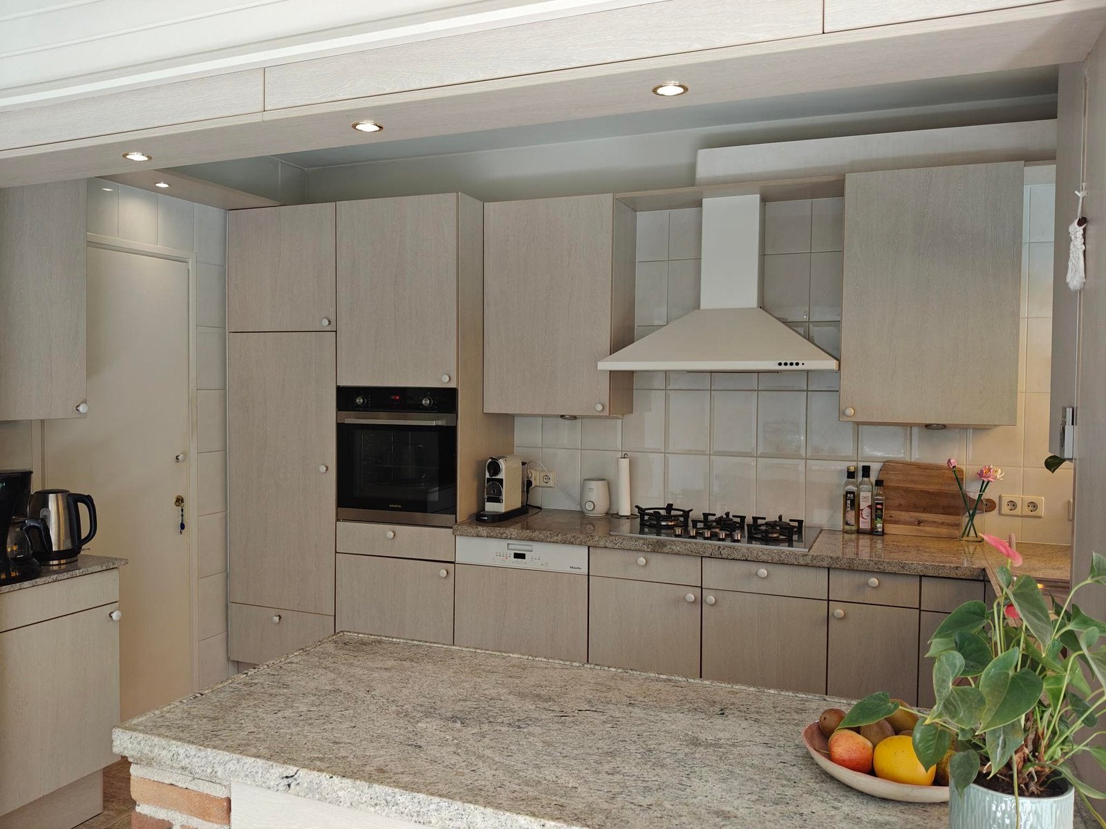 Siematic keuken cremewit natuurstenen blad, 380cm x 210 cm, Ophalen, Gebruikt, 200 cm of meer, 200 cm of meer