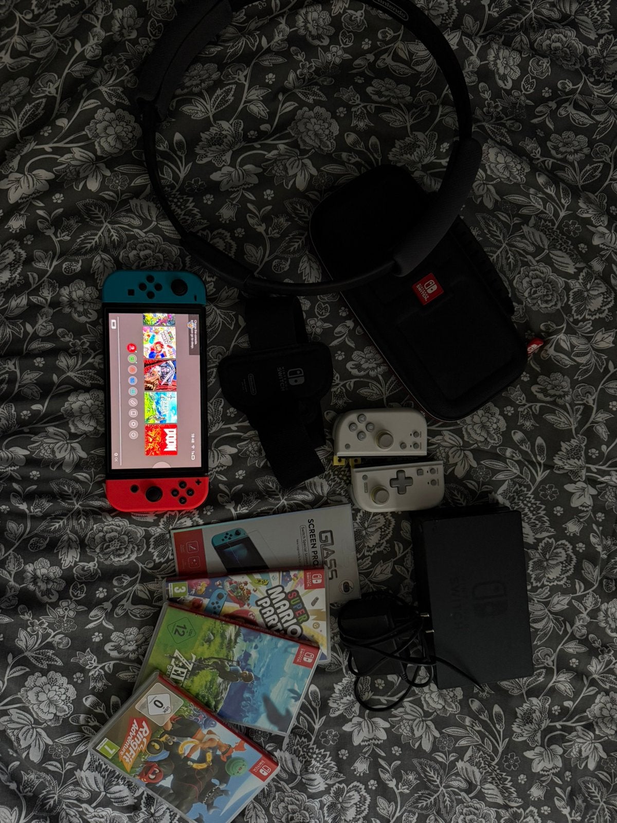 Foto 2 van Nintendo Switch OLED – Complete Set