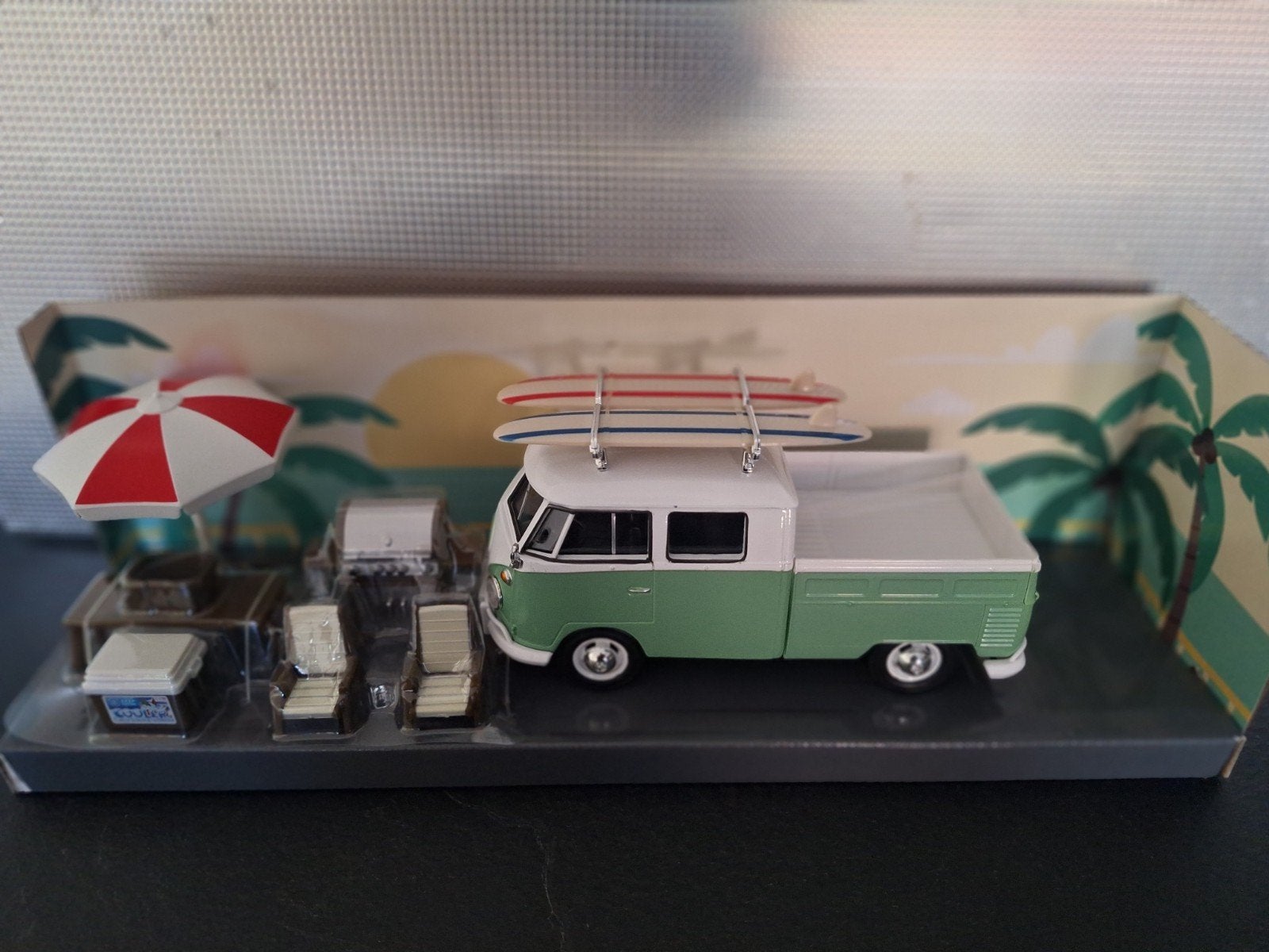 VW T1 met tafeltje, stoeltjes, parasol en barbecue 1:24, Nieuw, Ophalen of Verzenden, Motormax, Motormax