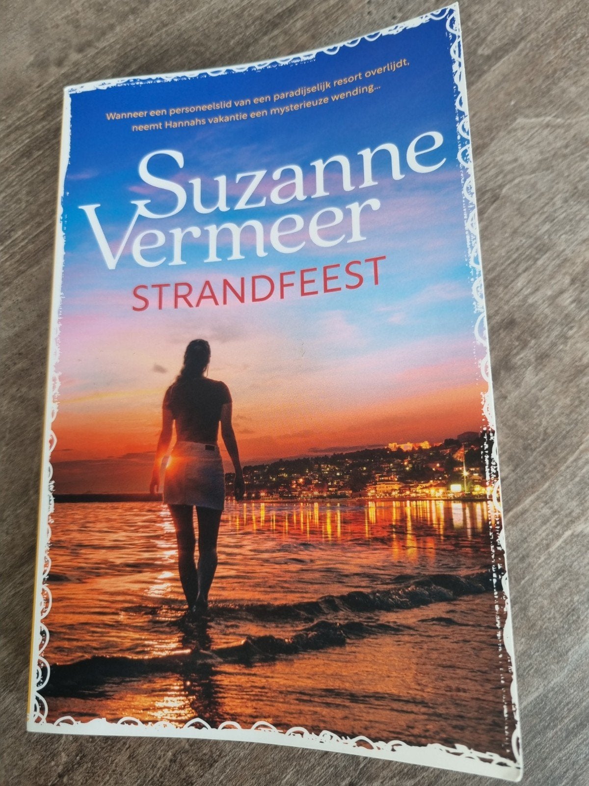 Suzanne Vermeer - Strandfeest (Zomerse Ontspanning), Ophalen of Verzenden, Zo goed als nieuw, Suzanne Vermeer, Nederland