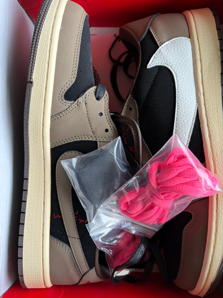 Nike Air Jordan 1 Low Travis Scott Mocha maat 44, Kleding | Heren, Schoenen, Bruin, Nieuw, Ophalen of Verzenden, Sneakers of Gympen