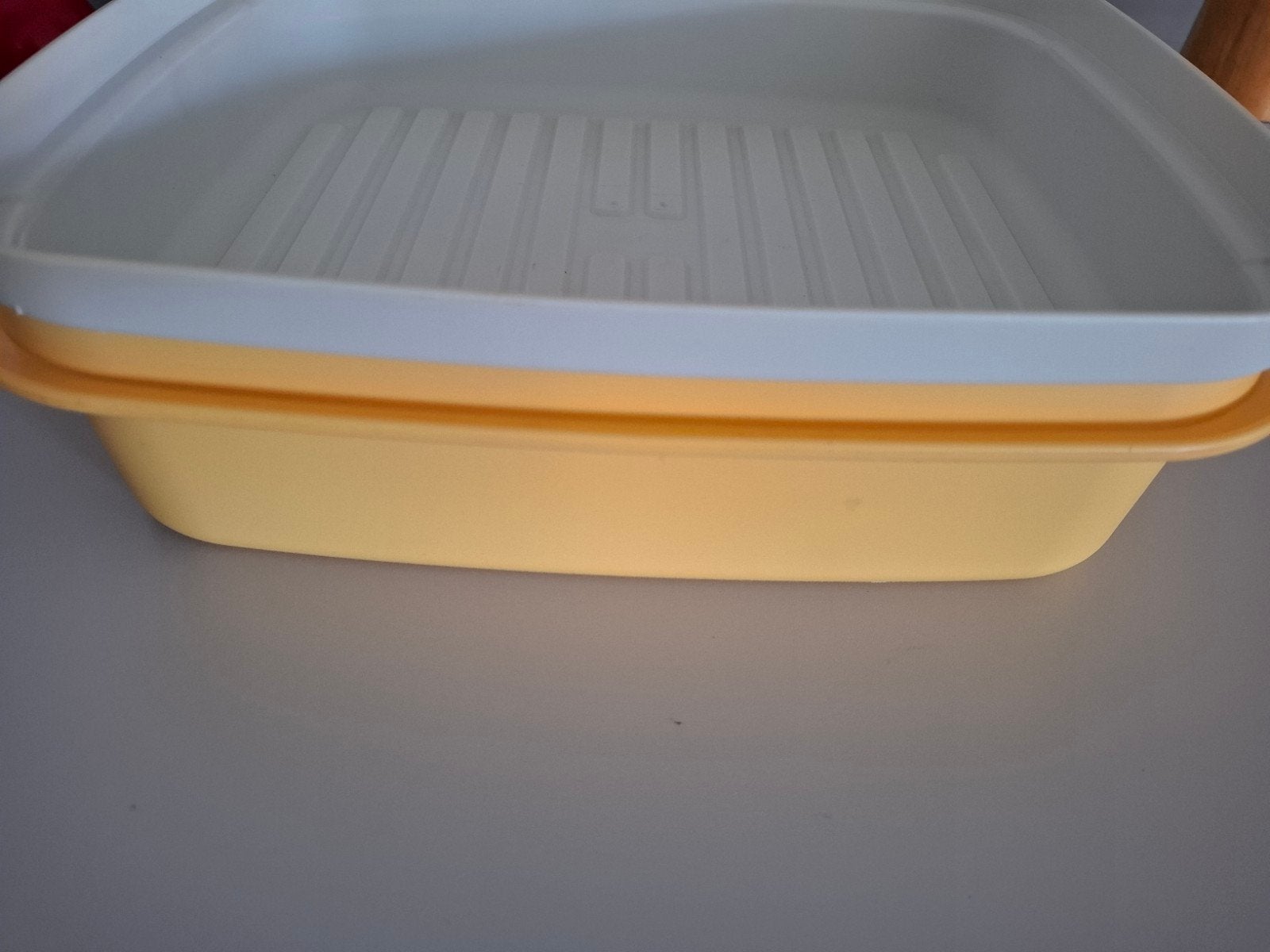 Tupperware Kornuit Groot Model - Geel/Wit, Huis en Inrichting, Ophalen of Verzenden, Zo goed als nieuw, Wit, Bak of Kom