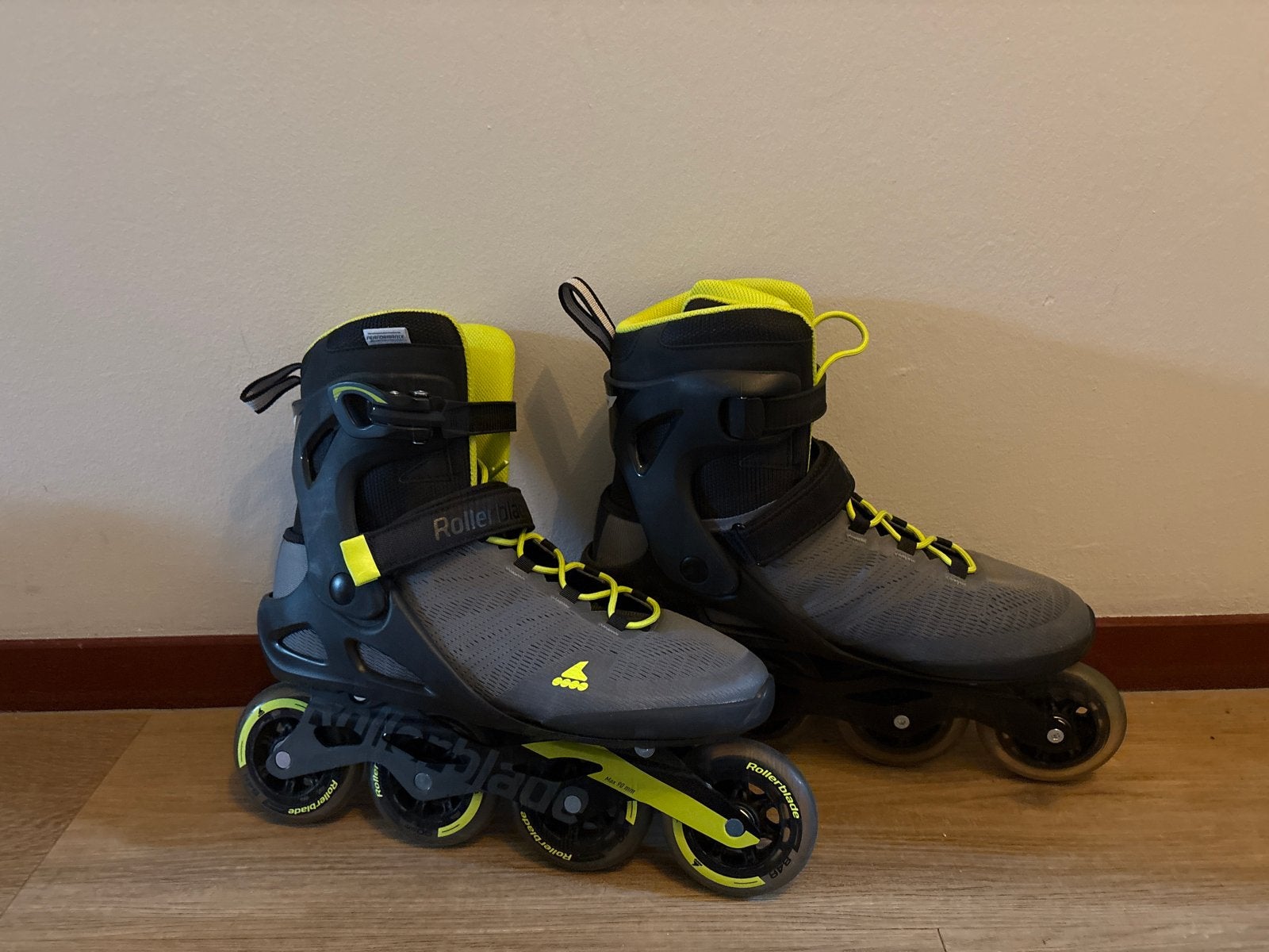 Rollerblade inline skates - Maat 44,5, Ophalen, Gebruikt, Inline skates 4 wielen