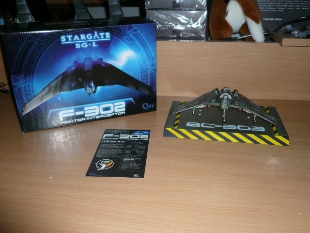 QMX Stargate SG-1 F-302 Fighter Interceptor Scale Replica, Verzamelen, Ophalen of Verzenden, Zo goed als nieuw, Tv, Beeldje, Replica of Model
