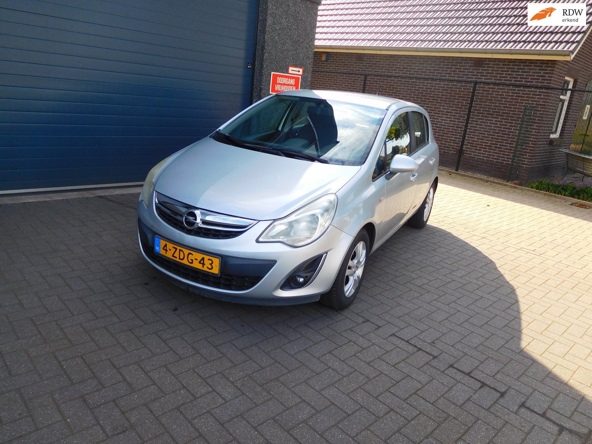 Opel Corsa 1.2-16V Cosmo, Voorwielaandrijving, Gebruikt, Zwart, 4 cilinders