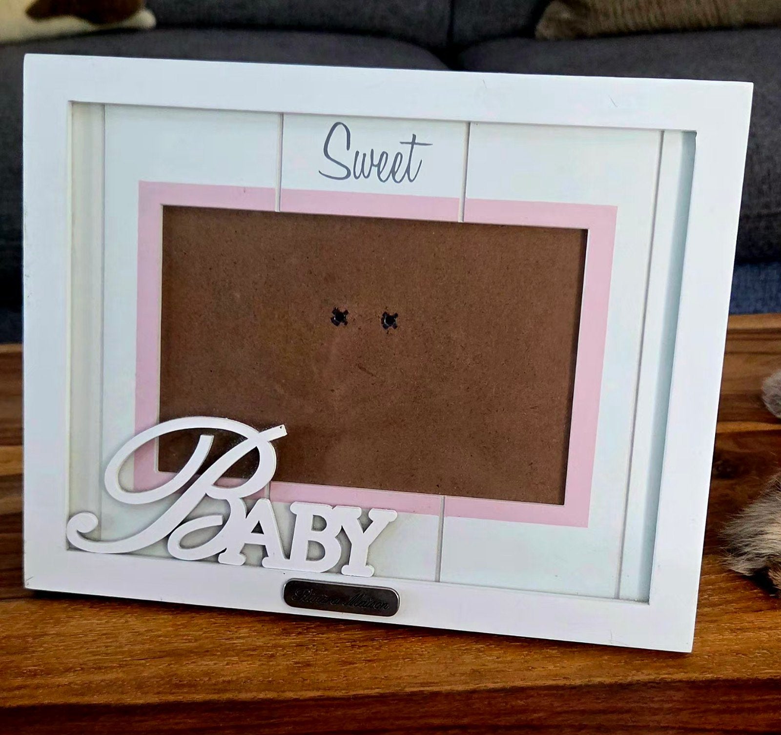 Schattige witte fotolijst 'Sweet Baby' Riviera Maison, Hangend, Standaard fotolijst, Ophalen of Verzenden, Zo goed als nieuw
