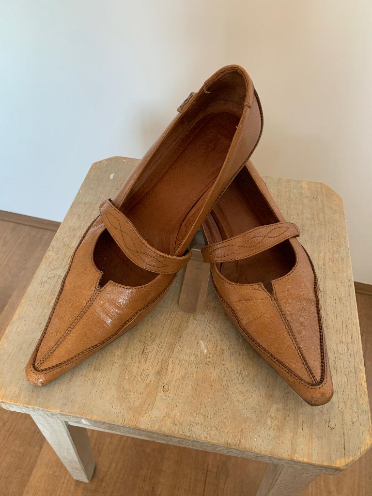 Vintage puntschoenen dames MT 39/40, Kleding | Dames, Schoenen, Schoenen met lage hakken, Bruin, Ophalen of Verzenden, Onbekend