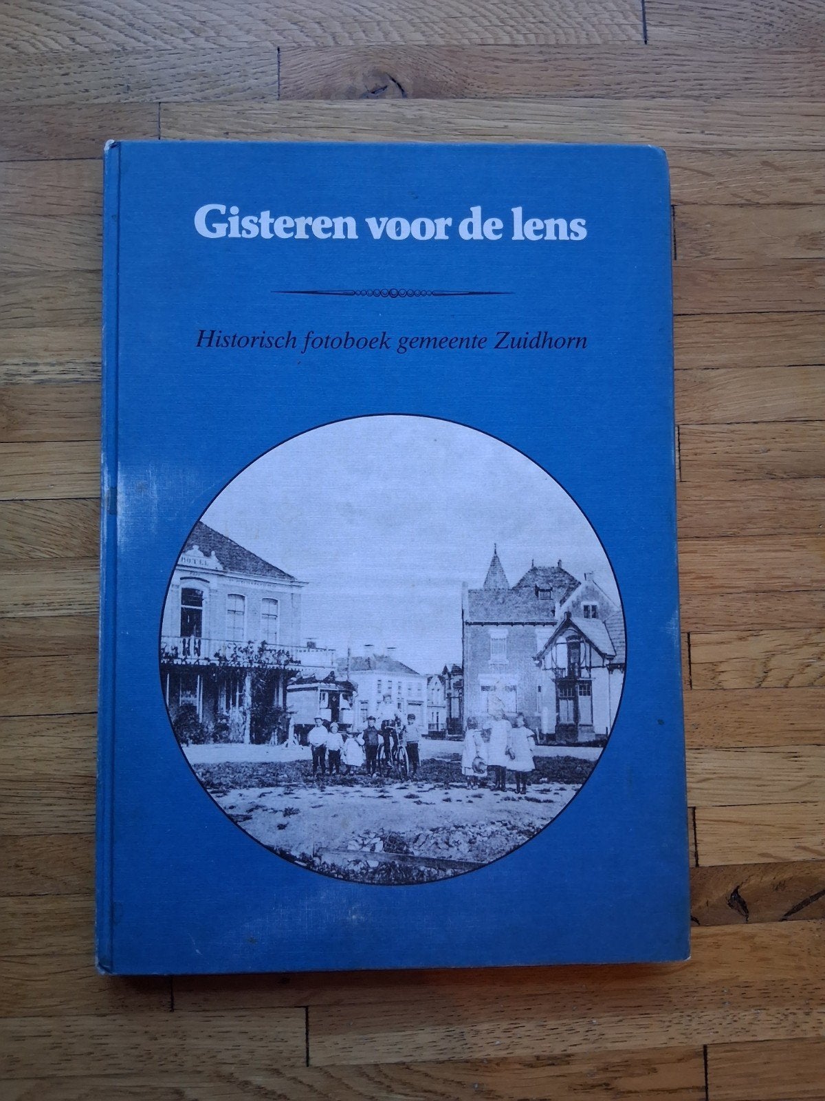 gisteren voor de lens historisch fotoboek gemeente Zuidhorn, Boeken, Ophalen of Verzenden, Zo goed als nieuw