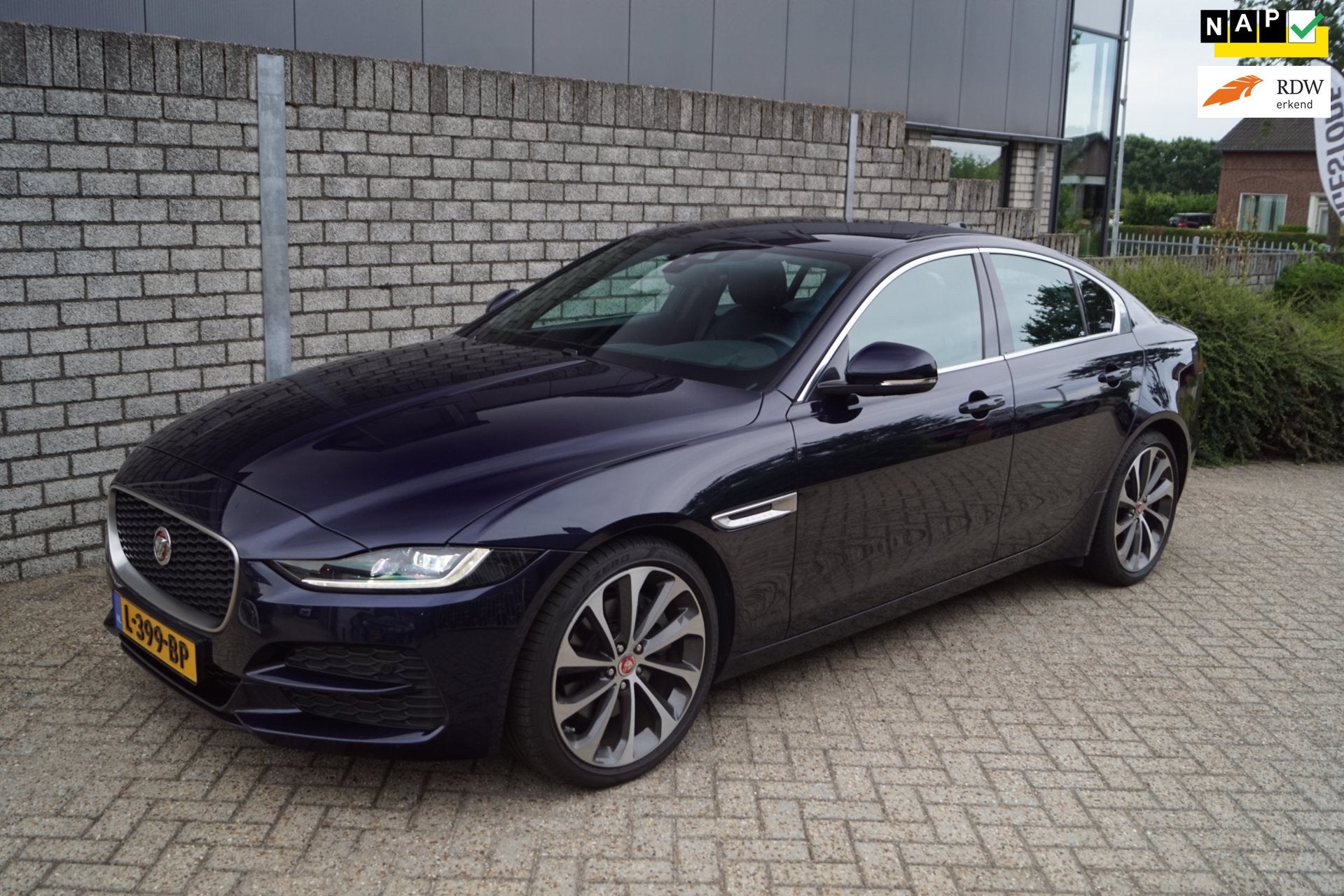 Jaguar XE 2.0 P250 R-Dynamic SE Autom Leder Sportst Stoel/St, Auto's, Automaat, Dealer onderhouden, Achterwielaandrijving, 4 cilinders