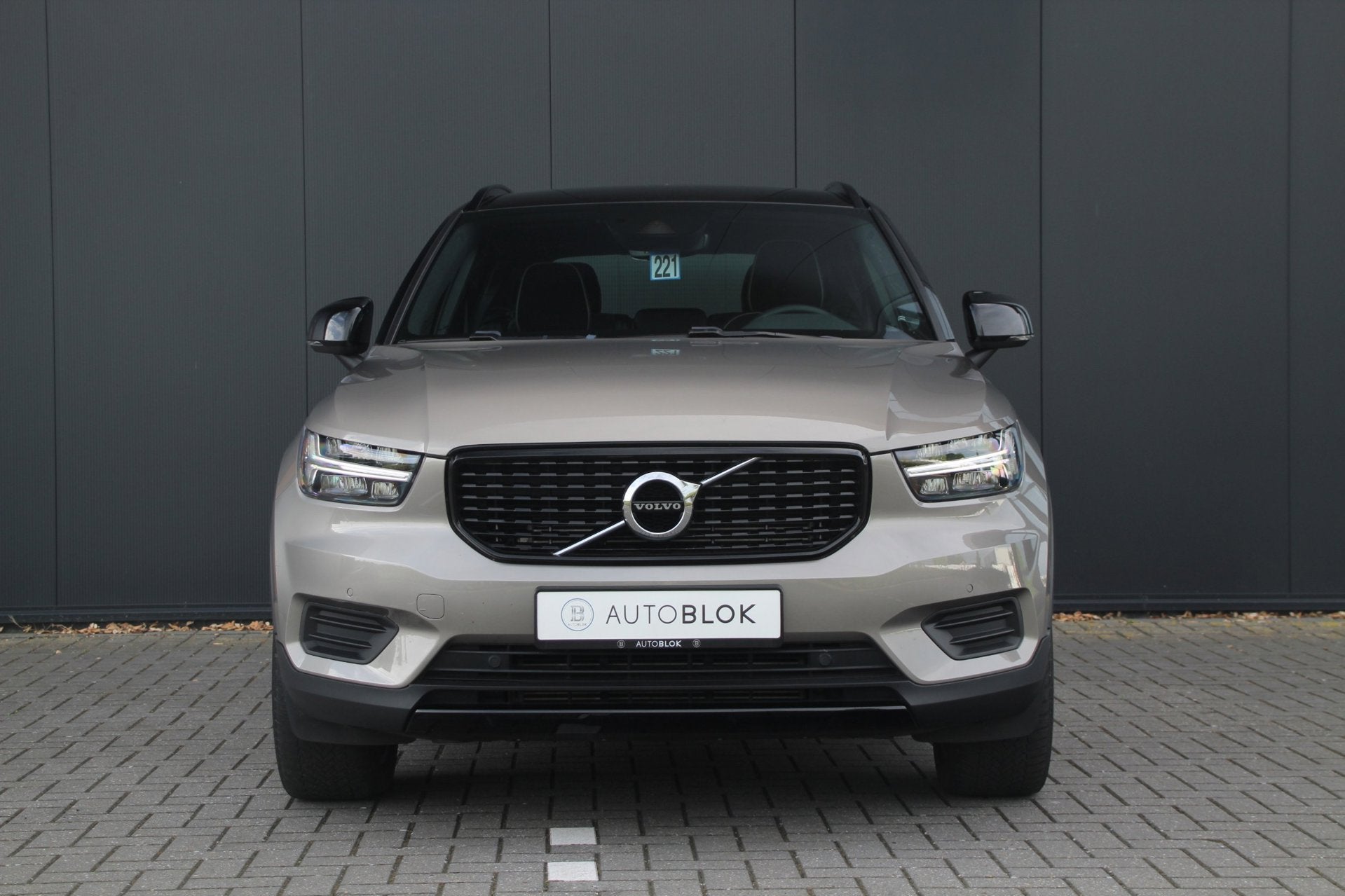 Volvo XC40 1.5 T5 Recharge R-Design | SOH 94 % | Camera | St, Auto's, Dealer onderhouden, Zwart, Bedrijf, Hybride Elektrisch/Benzine