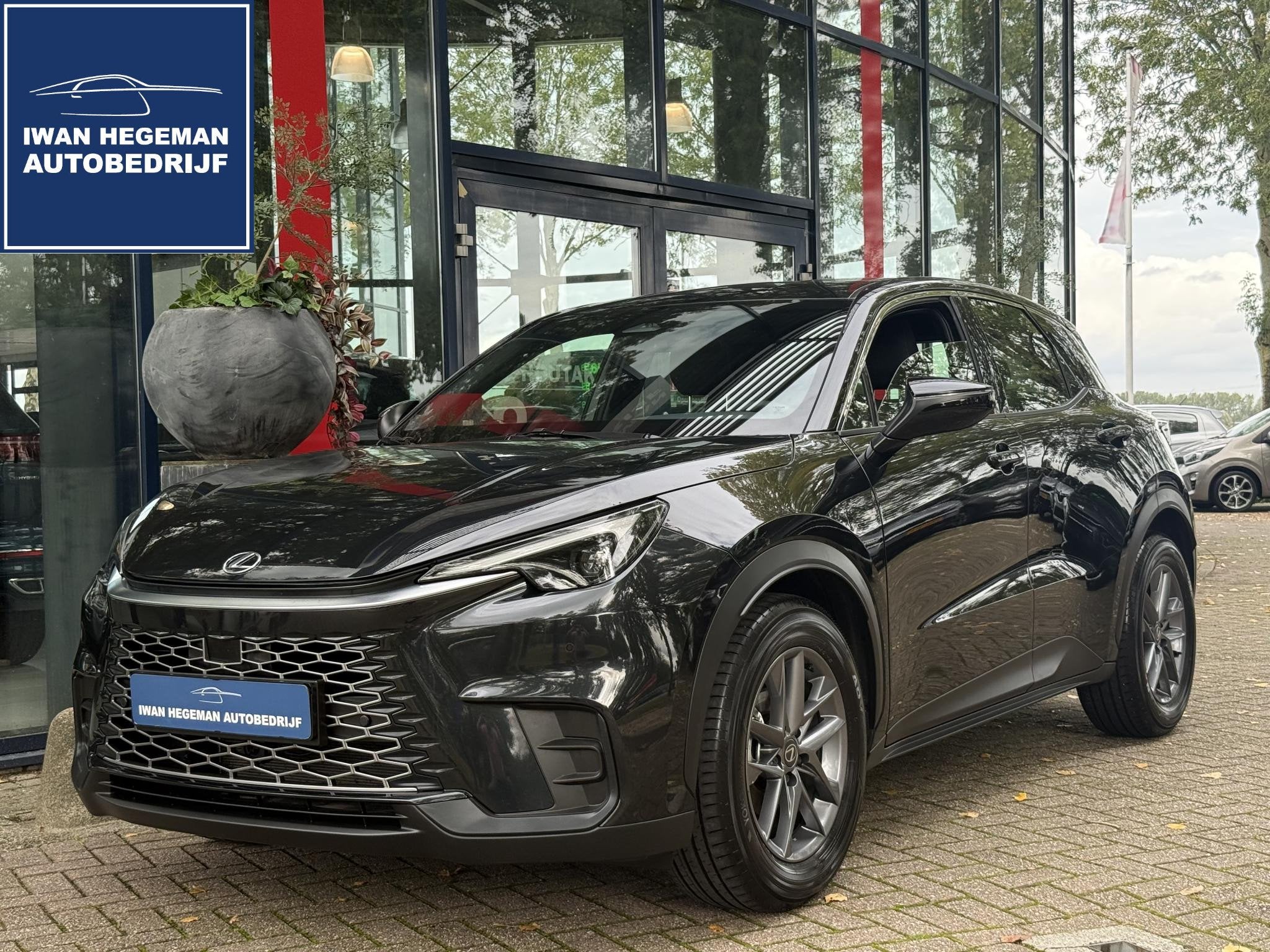 Lexus LBX 1.5 AUTOMAAT | Navigatie | Cruise Control | Climat, Auto's, 12 maanden, Stof, Gebruikt, Zwart