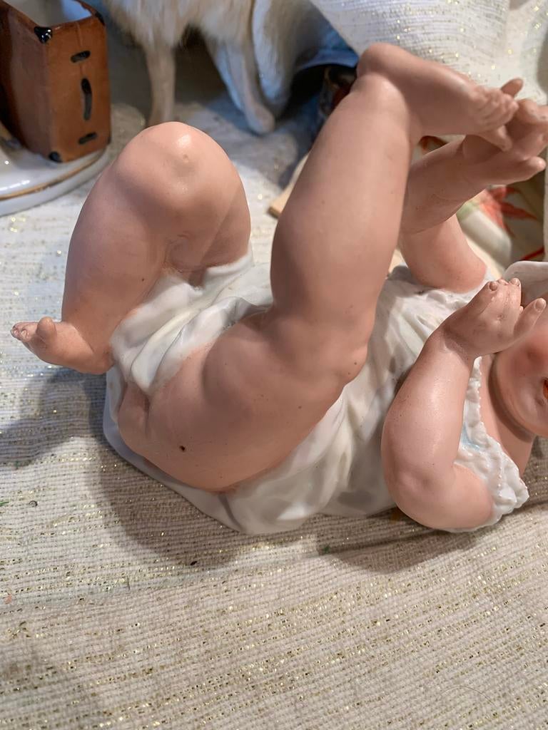 Antieke Heubach Piano Baby Porseleinen Beeldje, Ophalen of Verzenden, Gebruikt, Mens