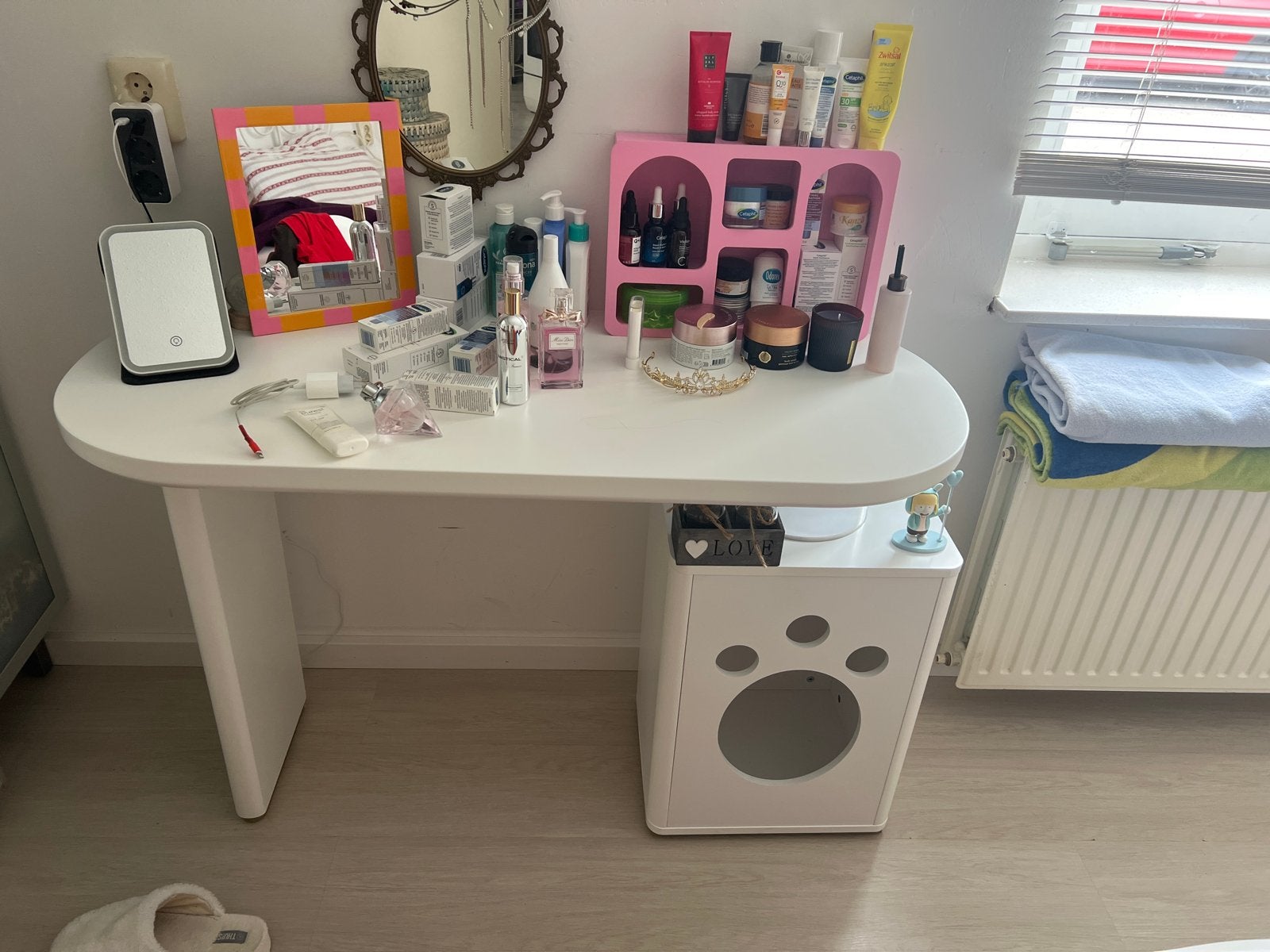Wit modern bureau met kattenhuisje, Ophalen, Overige typen, Spaanplaat of MDF, Zo goed als nieuw