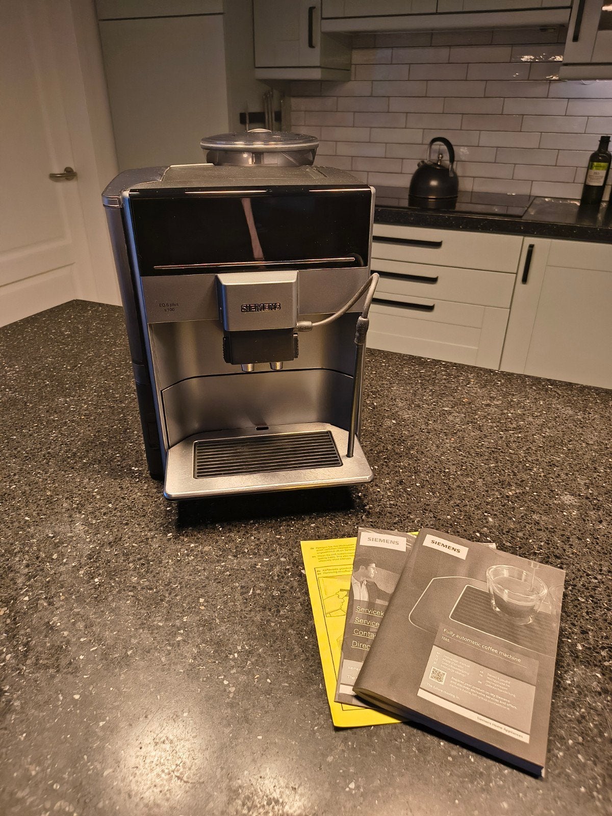 Siemens TE65 EQ.6 plus s100 volautomatische espressomachine, Gebruikt, 10 kopjes of meer, Koffiemachine, Afneembaar waterreservoir