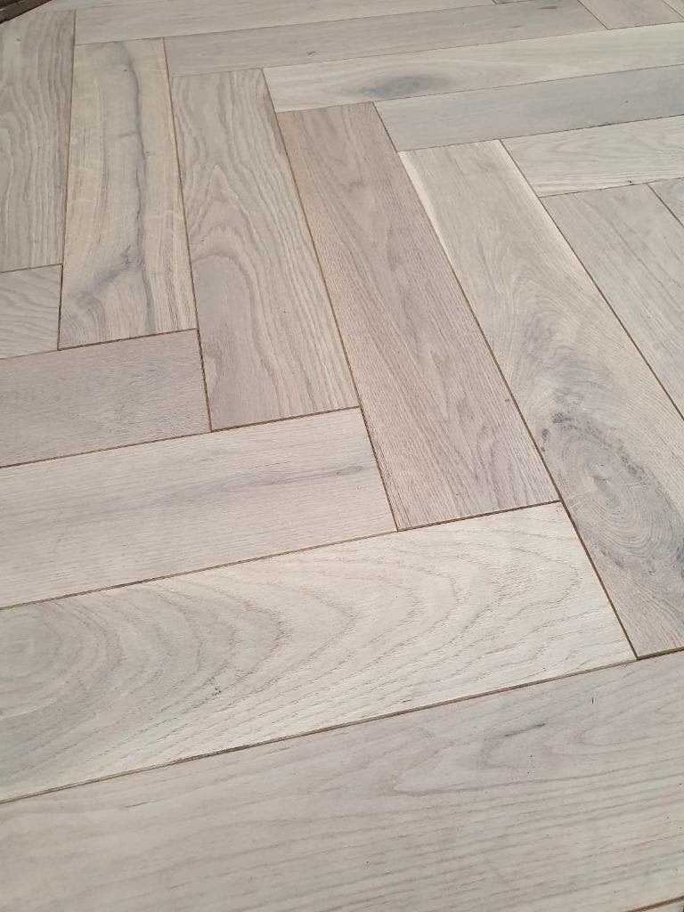 WEEKAANBIEDING! EIKEN VISGRAAT PARKET KANT EN KLAAR GEOLIED!, Ophalen of Verzenden, Nieuw, Wit, Parket