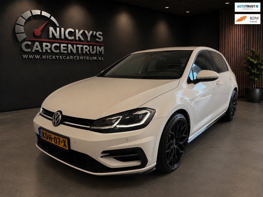 Volkswagen Golf 1.5 TSI Highline R line led navi massage 19, Voorwielaandrijving, 4 cilinders, 150 pk, Alcantara